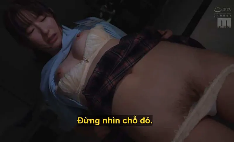 Ông chủ lập mưu đáp trả cô nhân viên kiêu căng lười nhác, suốt ngày bận rộn tán gẫu với người yêu.